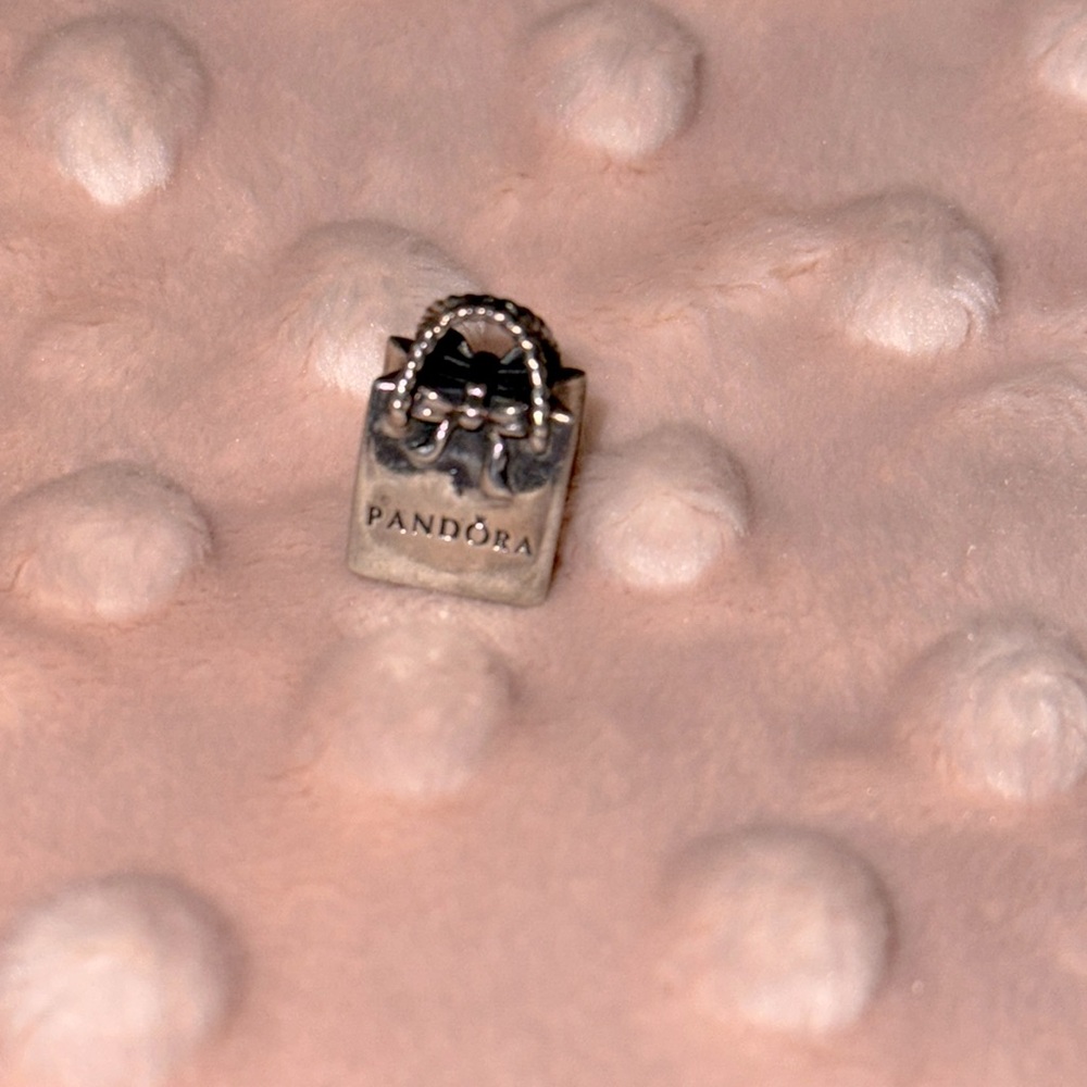 Pandora shopping bag charm